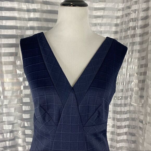 Donna Morgan Sleeveless V-neck Party Dress - Picture 3 of 8